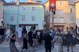 Turistka razkrila, koliko je zapravila na Krku. Zgroženi komentatorji: "Za to ceno greš lahko za 14 dni v Mehiko."