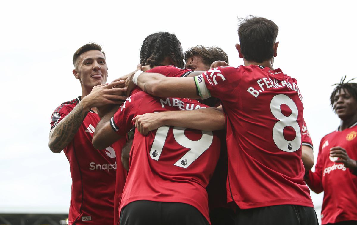 Benjamin Šeško Manchester United | Veselje Manchester Uniteda po zadetku v 58. minuti na gostovanju v Londonu. Veselje v vrstah rdečih vragov pa je trajalo le 15 minut, ko je Fulham postavil končni rezultat 1:1. | Foto Guliverimage