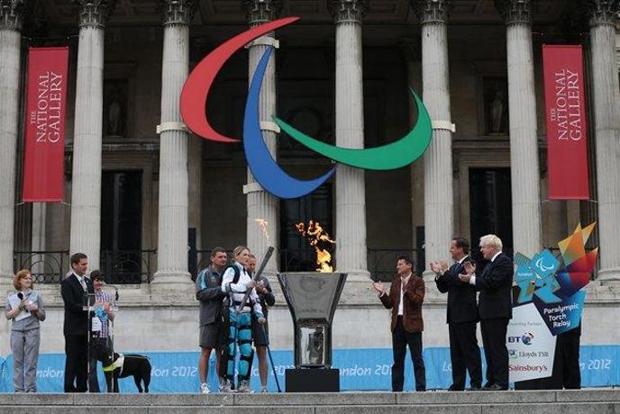 Paraolimpijski ogenj v središču Londona