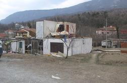 Novogoriška občina poskrbela za družino iz uničene montažne hiše