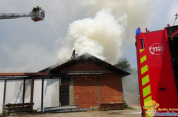 V požaru žage v Nožicah za nekaj 10.000 evrov škode