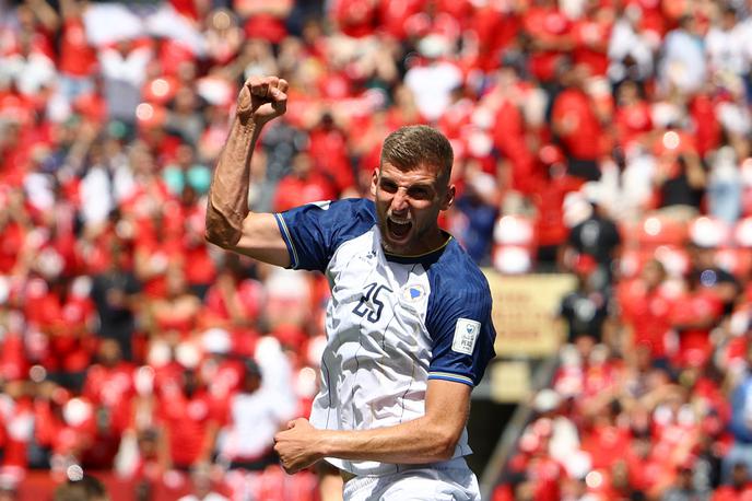 Jovo Lukić BiH | Jovo Lukić je dosegel strelski prvenec na četrtem nastopu v državnem dresu BiH. Ne bi mogel izbrati primernejše tekme. | Foto Reuters