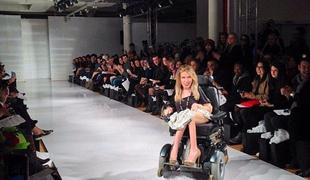 Na newyorškem tednu mode prva manekenka na vozičku