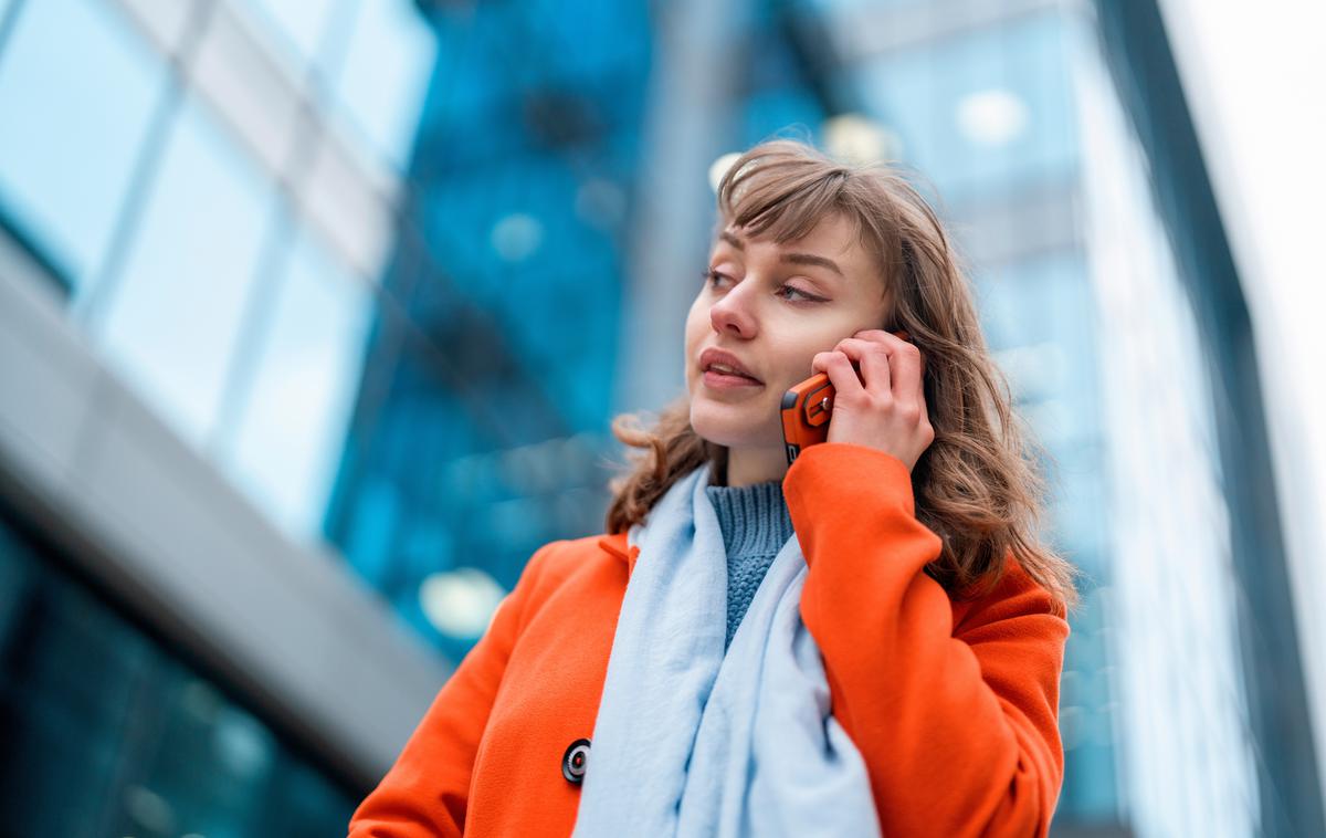 ženska, telefon, pogovor | Foto Shutterstock