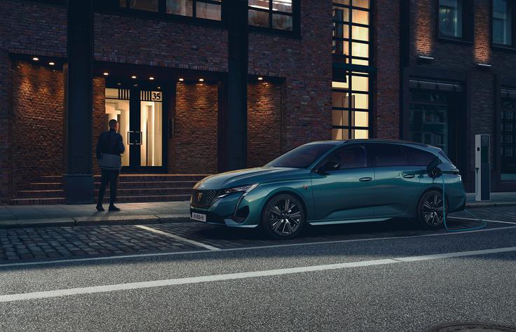Peugeot 308 SW je na voljo z bencinskim in dizelskim motorjem ter kot blagi in priključni hibrid. | Foto: Peugeot