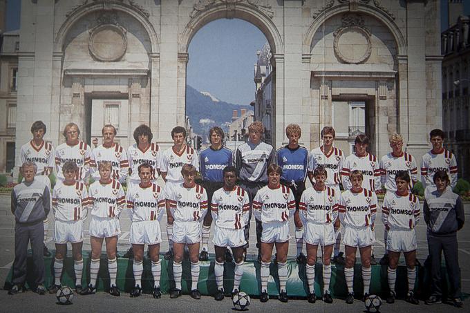 Pri Nancyju je Adriana Fegica (levo zgoraj) vodil francoski trener Arsene Wenger (v sredini zgoraj), ki je takrat šele začenjal trenersko pot, v kateri si je pozneje izklesal status enega najboljših strategov na svetu. Športni direktor Nancyja je bil Aldo Platini (levo spodaj), sicer oče Michela Platinija, ki je člansko kariero začel prav pri tem klubu. | Foto: Osebni arhiv