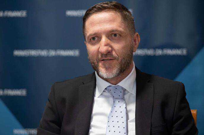 Klemen Boštjančič | Na finančnem ministrstvu, ki ga vodi Klemen Boštjančič, opozarjajo, da je treba javne finance upravljati preudarno, saj bodo s prihodnjim letom znova v veljavi fiskalna pravila. | Foto STA