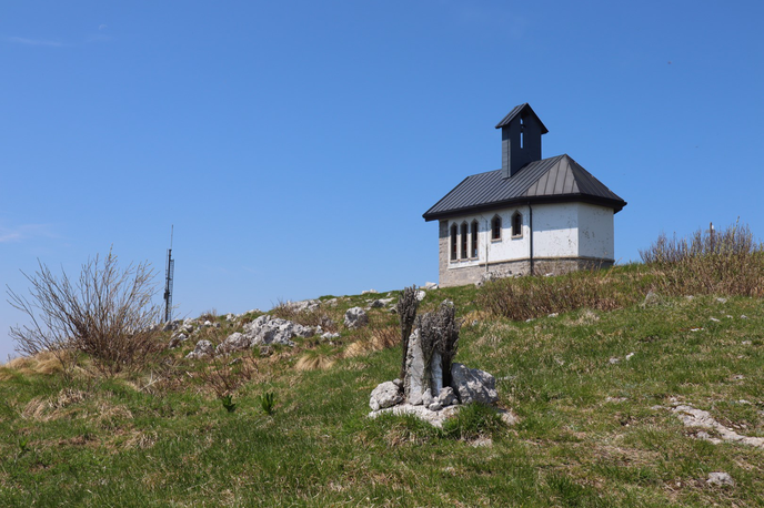Matajur | Manjša cerkvica oziroma kapela na Matajurju nad Beneško Slovenijo | Foto Matej Podgoršek
