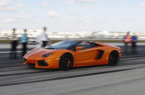 Če kupite elitno stanovanje v Dubaju, dobite v dar še lamborghinija