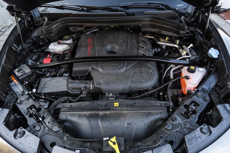 Motorji, ki imajo vgrajen sistem stop&start imajo vgrajen drugačen zaganjalnik ter za potrebe mazanja motorja uporabljajo boljša olja. | Foto: Gašper Pirman