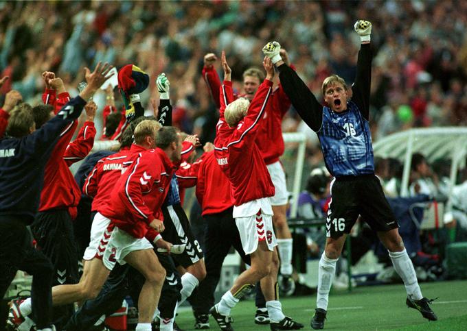 Danci so se leta 1998 takole veselili uvrstitve v četrtfinale svetovnega prvenstva. | Foto: Reuters