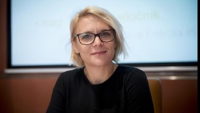 SDS: Ministrica Anja Kopač Mrak mora oditi