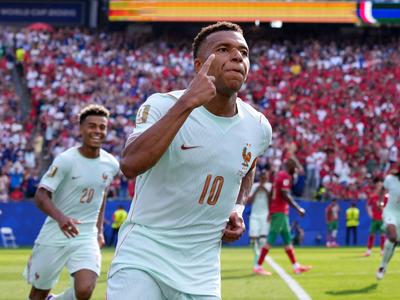 Francija nadigrala Maroko, Mbappe ujel Messija!