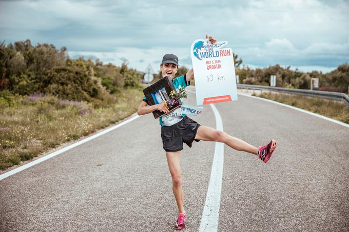 Po pretečenih 49 kilometrih se je zmage razposajeno veselila tudi Hrvatica Ines Jozić. | Foto: Red Bull Content Pool