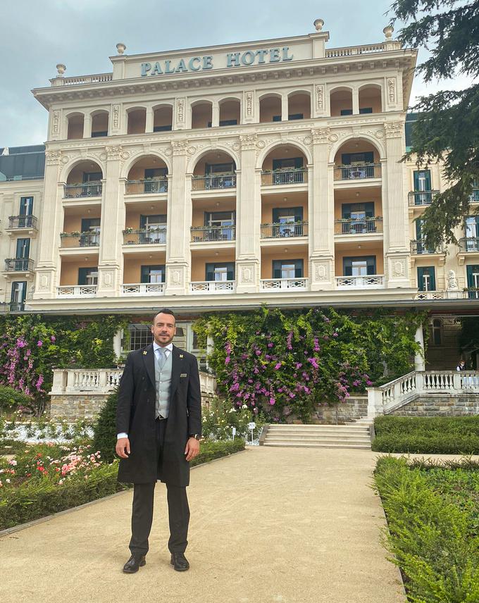 Marjan Glasinović obožuje delo v turizmu. Njegovo prizadevnost so prepoznali v organizaciji Clef d'Or, zato se lahko pohvali s posebnim priznanjem - značko z zlatimi ključki. | Foto: 