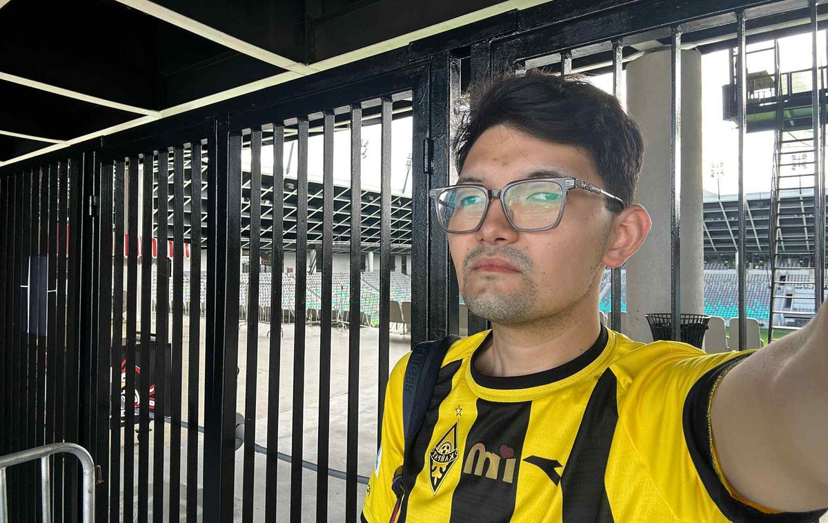 Inarus Kilibayev | Inarus Kilibajev je zaznamoval srečanje med Olimpijo in Kairatom v Stožicah, saj je bil edini navijač gostov na tribuni, namenjeni privržencem prvakov Kazahstana. | Foto Osebni arhiv