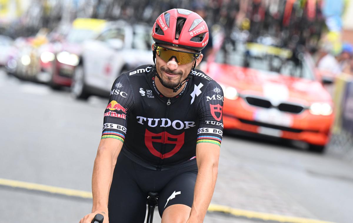 Julian Alaphilippe | Julian Alaphilippe se je znašel v središču pozornosti. | Foto Guliverimage