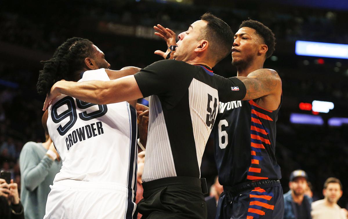 New York Knicks | Elfrid Payton je nešportno odrinil Jaeja Crowderja in zakuhal incident. | Foto Reuters