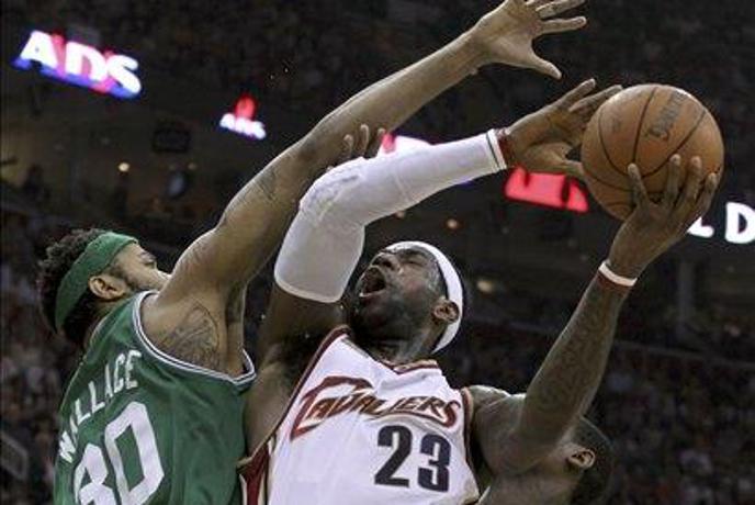 James popeljal Cleveland v vodstvo