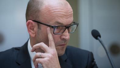 Guvernerjeva nespodobna povabila sodnikom