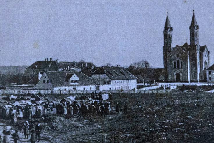 Na fotografiji so zasilna bivališča v Krakovem, vir fotografije je revija Dom in svet.  | Foto: Brošura Sprehod po potresni Ljubljani / ARSO