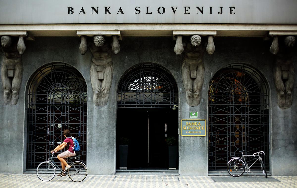 Banka Slovenije | Rast BDP v Sloveniji ostaja višja kot v evrskem območju, kjer je okrevanje skromnejše, ugotavlja Banka Slovenije. Razpoložljivi kazalniki tako kažejo na blago rast gospodarske dejavnosti v evrskem območju v drugem četrtletju. Glede na podatke o gospodarskem razpoloženju naj bi se v drugi polovici leta gospodarska dejavnost nekoliko okrepila. | Foto STA