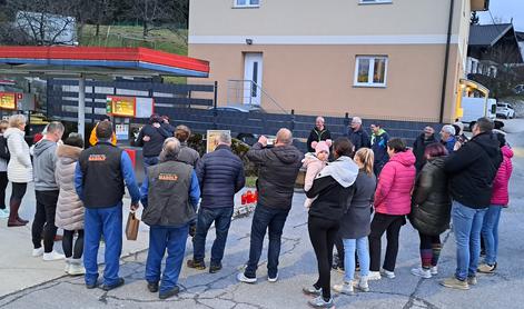 Črpalka v Rovtah je zaprla svoja vrata #foto #video