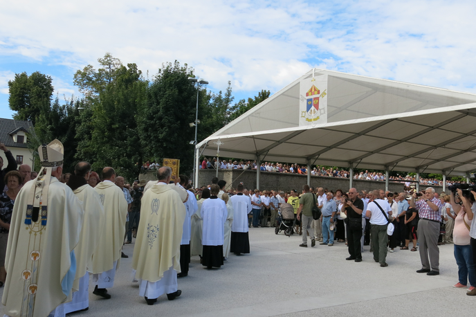 Brezje, romanje na Brezje, Stanislav Zore | Praznični petek bo vnovič v cerkve privabil vernike, ki bodo z romanji v Marijina svetišča obeležili praznik Marijinega vnebovzetja ali veliki šmaren. | Foto STA