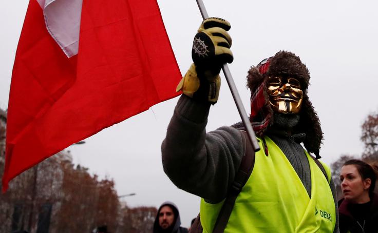 Kako sporna tema je lahko boj proti podnebnim spremembam, je spoznal francoski predsednik Emmanuel Macron. Ko je dvignil cene goriv in se pri tem skliceval na varstvo okolja, je sprožil množične protesti. | Foto: Reuters