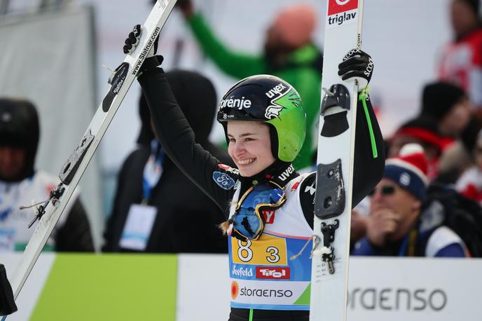 Nika Križnar | Nika Križnar je s sedmim mestom dosegla najboljši rezultat med slovenskimi skakalci na posamični tekmi. Vknjižila je še dve četrti mesti - na ženski ekipni tekmi in tekmi mešanih ekip. | Foto Reuters