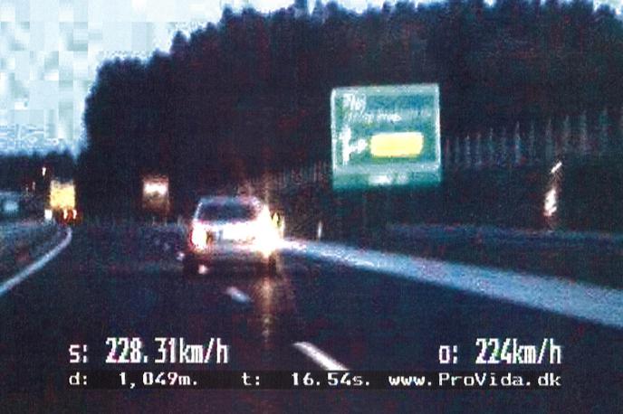 Voznik pri Mariboru | Policisti so ugotovili, da je mercedesa vozil 53-letni hrvaški državljan. | Foto PPP Maribor