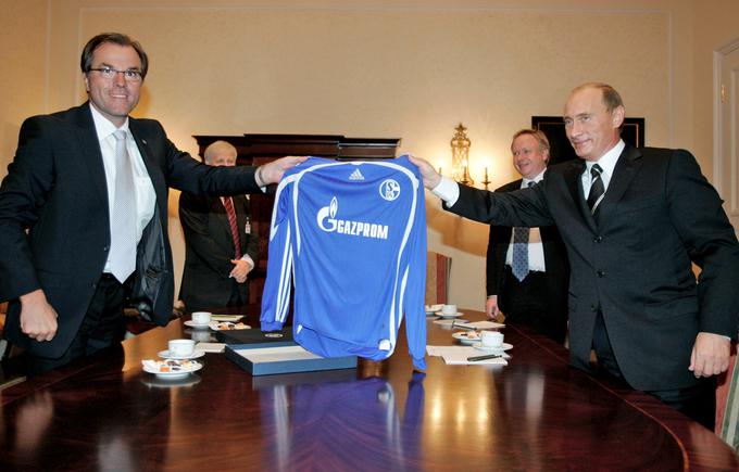 Vladimir Putin in Clemens Tönnies leta 2006 v Dresdnu, ko je Gazprom postal pokrovitelj Schalkeja. | Foto: Guliverimage/Vladimir Fedorenko