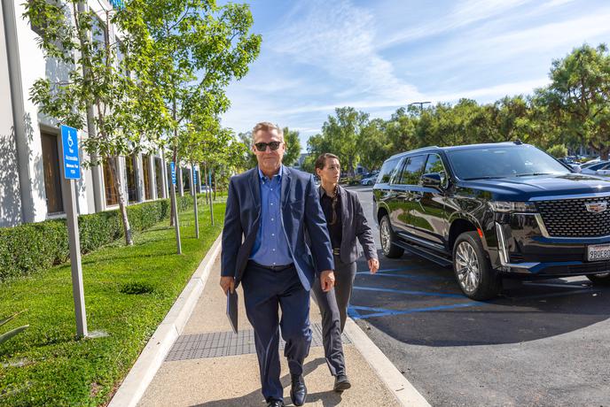 Evropski varnostni vodje opozarjajo: grožnje nasilja proti direktorjem podjetij so v strmem naraščanju