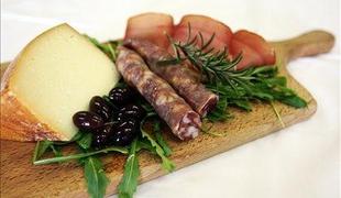 V Sloveniji gre za hrano nekaj večji delež izdatkov kot v EU