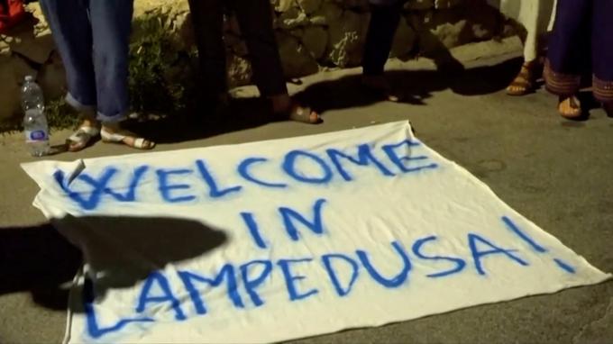 Italijanski otok Lampedusa je ena izmed najbolj obremenjenih vstopnih točk sredozemske migrantske poti v Evropo. | Foto: Reuters