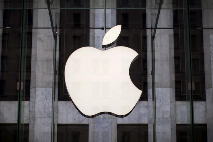 Apple je v zadnjih treh mesecih prodal za 45 milijard evrov svojih naprav in storitev, približno dve tretjini prihodkov pa je ustvaril na mednarodnem trgu, torej zunaj Združenih držav Amerike. | Foto: Reuters