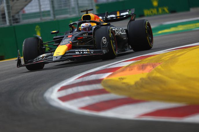 Singapur Max Verstappen Red Bull | Max Verstappen je bil na drugem treningu v Singapurju samo 15. Na njegovem dirkalniku nič ne deluje. | Foto Reuters