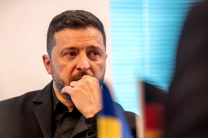 Volodimir Zelenski | Ukrajinski predsednik Volodimir Zelenski je podlegel pritiskom državljanov. | Foto Reuters