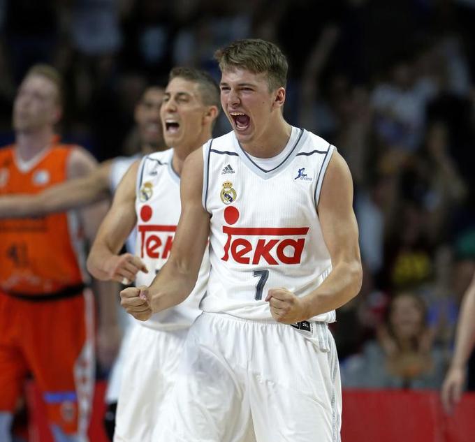 Luka Dončić je star 17 let, a že navdušuje v evropski košarki. | Foto: 
