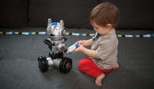 Bodo naše otroke učili roboti?