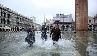 V Italiji zaradi hudega neurja zaprli Kolosej. Pod vodo tudi Benetke.