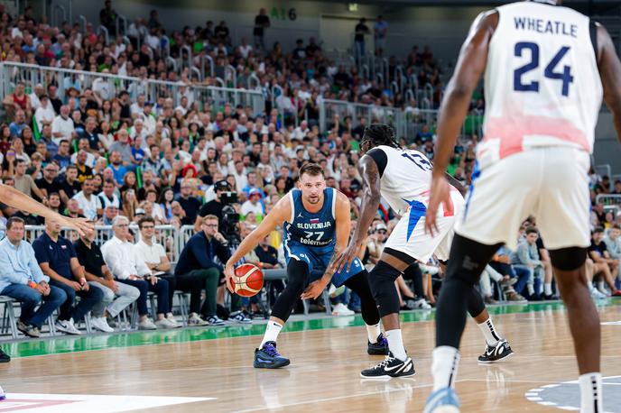 Luka Dončić slovenska košarkarska reprezentanca | Luka Dončić je dal že v prvi četrtini 12 točk. | Foto Aleš Fevžer