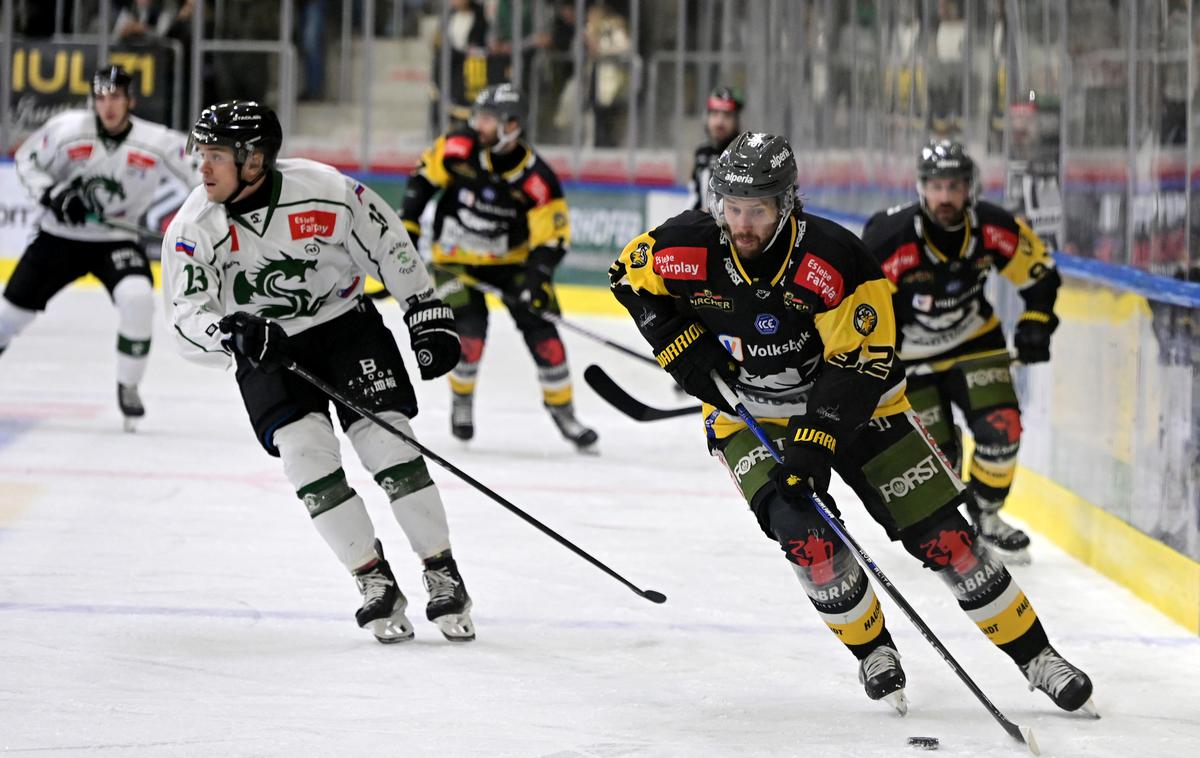 Pustertal : HK Olimpija Ljubljana | Olimpija je na gostovanju pri Pustertalu zmagala po izvajanju kazenskih strelov. | Foto Foppa Iwan - HC Pustertal