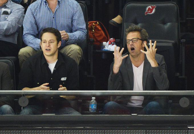 Matthew Perry, najbolj znan po vlogi Chandlerja v seriji Prijatelji, je vnet navijač hokejskih Kraljev iz Los Angelesa.  | Foto: Getty Images