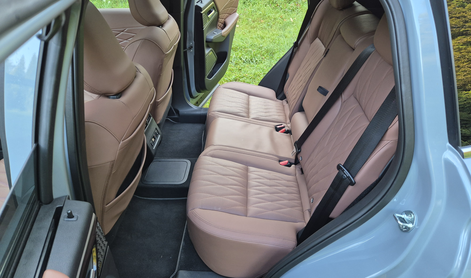 Japonski SUV s kablom, kaj zmore v notranjosti? #foto