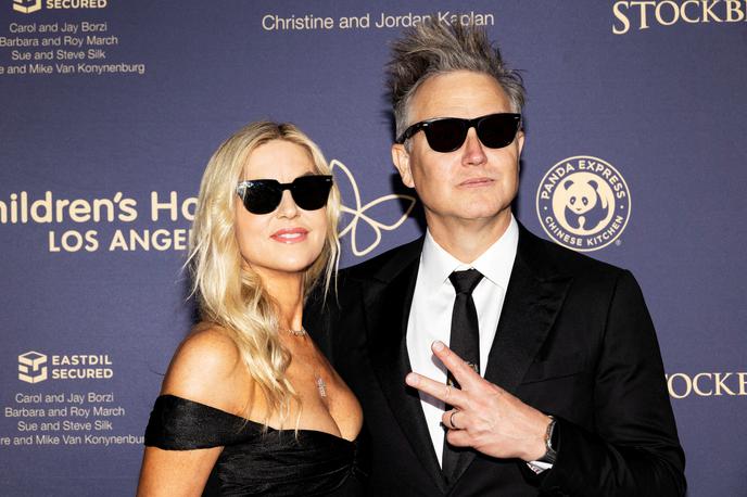 Mark Hoppus z ženo Skye | Zakonca Hoppus nameravata izkupiček od dražbe uporabiti za nova dela svoje umetniške zbirke uveljavljajočih se mladih umetnikov. | Foto Reuters