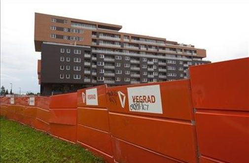 Sodišče soglaša z odstopom od pogodb za 54 stanovanj v Celovških dvorih