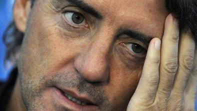 Mancini v bolečinah in z ledom na glavi (video)
