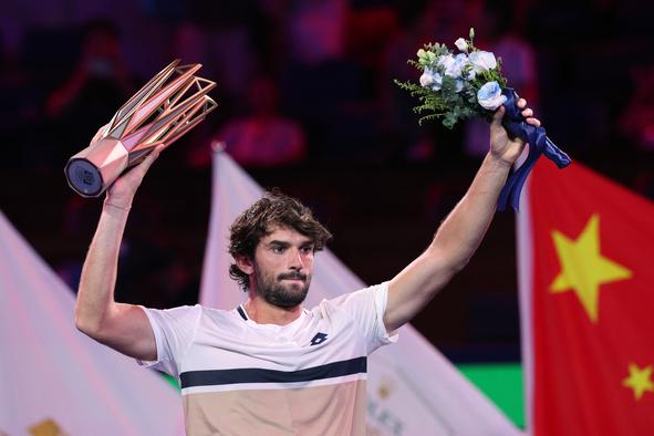 Vacherot niz presenečenj sklenil z zmago v Šanghaju, Gauff slavila v Wuhanu