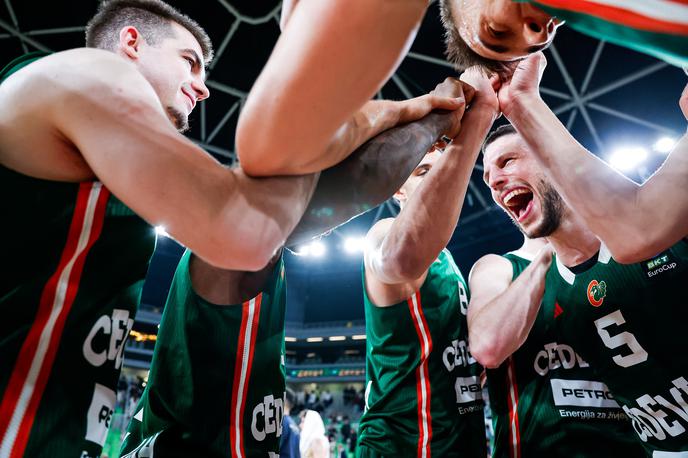 Cedevita Olimpija Aleksej Nikolić | Aleksej Nikolić in soigralci so se veselili zmage za kar 28 točk. | Foto Aleš Fevžer